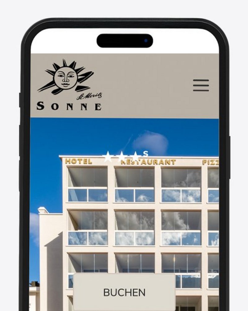 Ein Mockup eines Smartphone-Displays, auf welchem die Startseite des Hotels Sonne ersichtlich ist