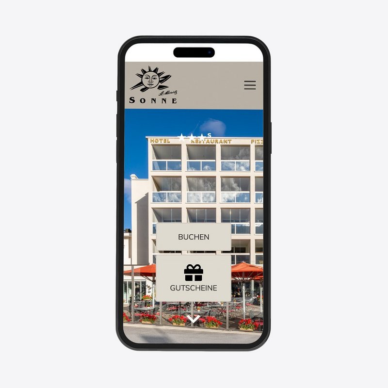 Ein Mockup eines Smartphone-Displays, auf welchem die Startseite des Hotel Sonne ersichtlich ist